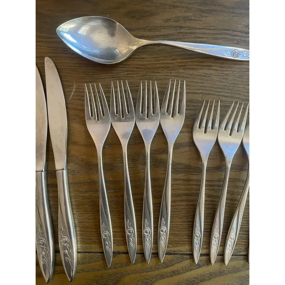 Oneida Community Morning Rose Silverplate Flatware 22 Pc Service for 4